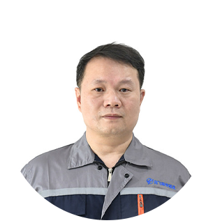 厂长  黄春育